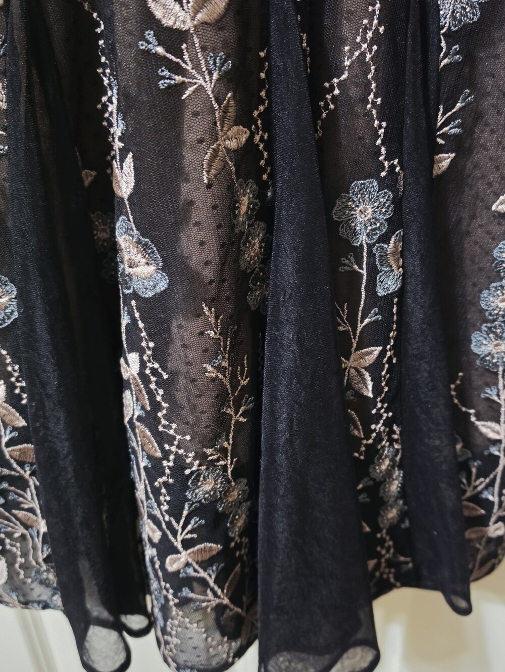 Dress the Population NWT Black Floral Embroidered Midi Dress V-Neck Cocktail  L - Picture 3 of 5